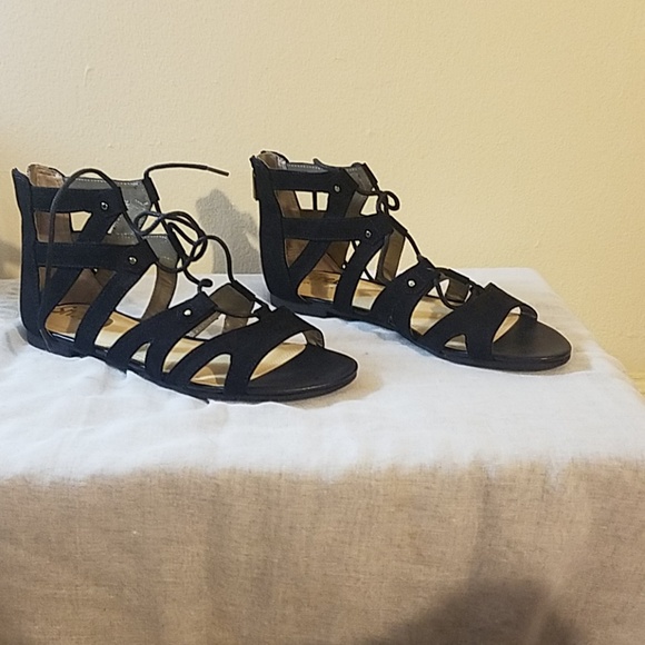 Flats - Picture 3 of 8